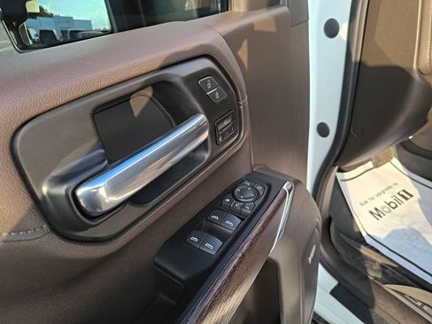 Used 2023 GMC Sierra 3500 Denali w/ Technology Package AWD/4WD image 11