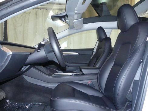 Used 2023 Tesla Model 3 Standard Range image 19