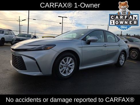 Used 2025 Toyota Camry LE image 3