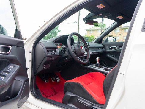 Used 2025 Honda Civic Type R image 13