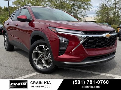 Used 2024 Chevrolet Trax LT w/ LT Convenience Package FWD image 1