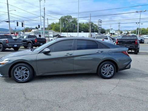 Used 2024 Hyundai Elantra SEL image 7