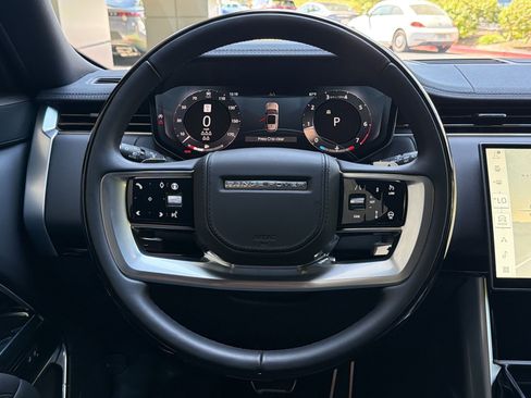 Used 2025 Land Rover Range Rover Long Wheelbase SE AWD/4WD image 11