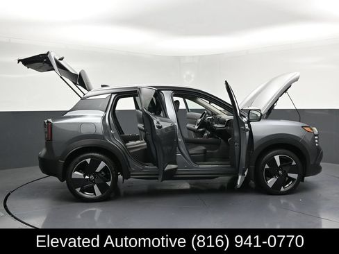 Used 2025 Nissan Kicks SR w/ Illumination Package AWD/4WD image 31