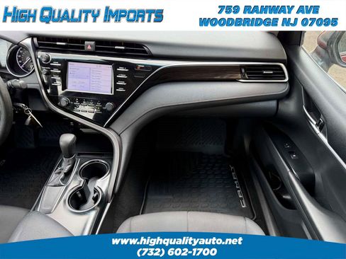 Used 2018 Toyota Camry LE FWD image 35
