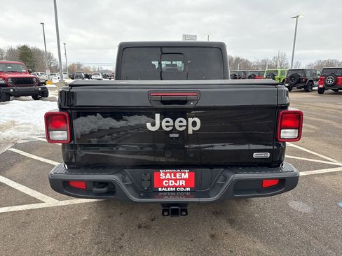 Used 2022 Jeep Gladiator Overland w/ Popular Equipment Package image 7