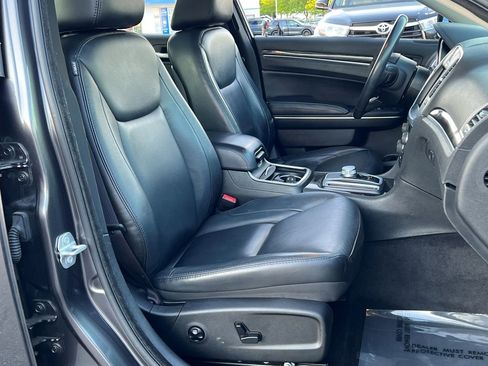 Used 2016 Chrysler 300 Limited RWD image 21