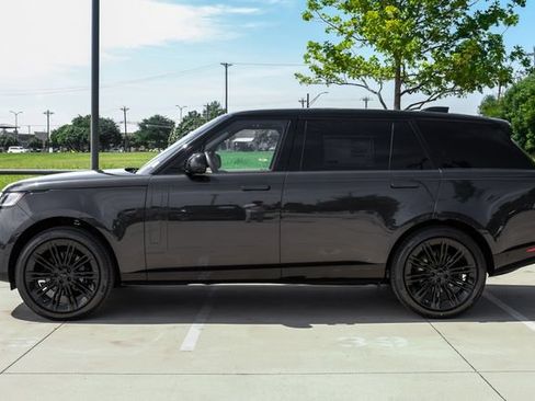 New 2026 Land Rover Range Rover Long Wheelbase SE AWD/4WD image 12