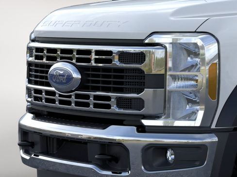 New 2026 Ford F550 4x4 Crew Cab w/ XLT Value Package image 17