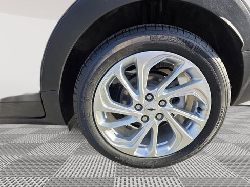 Used 2022 Chevrolet Bolt EUV LT w/ Comfort Package image 22