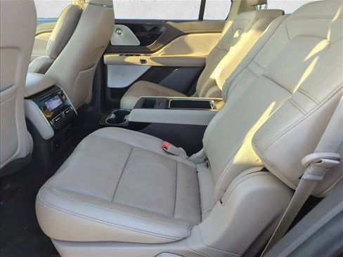 Used 2022 Lincoln Aviator Reserve w/ Equipment Group 201A AWD/4WD image 10