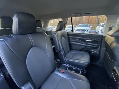 Used 2024 Toyota Grand Highlander XLE image 28