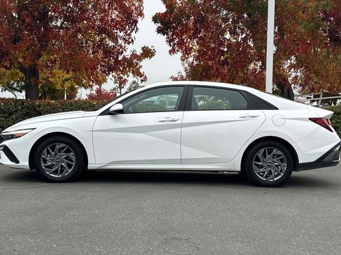 Used 2024 Hyundai Elantra SEL image 7