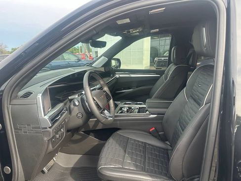 Used 2026 Cadillac Escalade ESV V w/ LPO, ONYX Package AWD/4WD image 6
