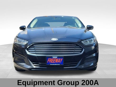 Used 2016 Ford Fusion SE FWD image 3
