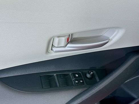 Used 2021 Toyota Corolla LE FWD image 24