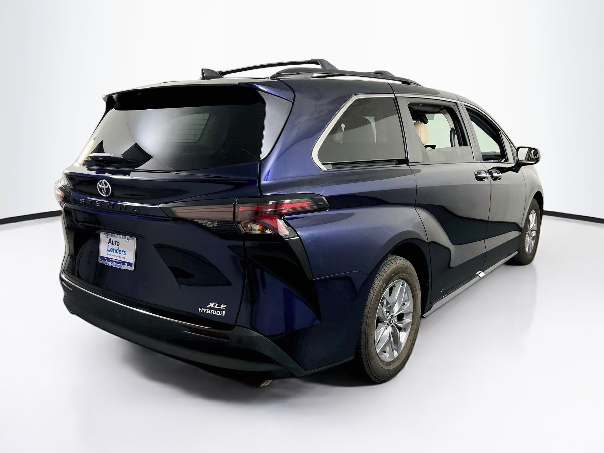 Used 2023 Toyota Sienna XLE FWD image 5