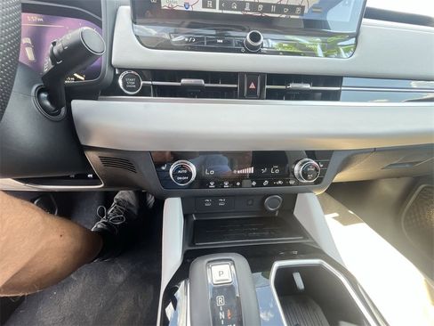 New 2025 Mitsubishi Outlander SE image 19