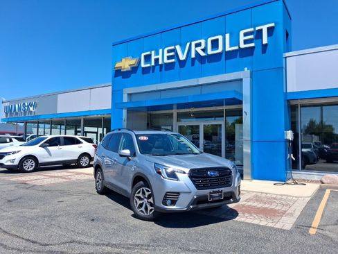 Used 2023 Subaru Forester Premium AWD/4WD image 2