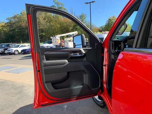 Used 2025 GMC Sierra 2500 SLE image 17