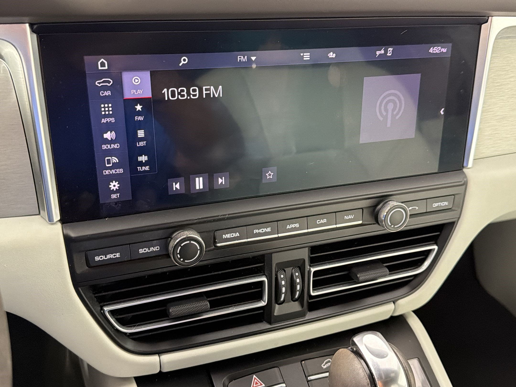 Certified 2021 Porsche Macan Turbo AWD/4WD image 19