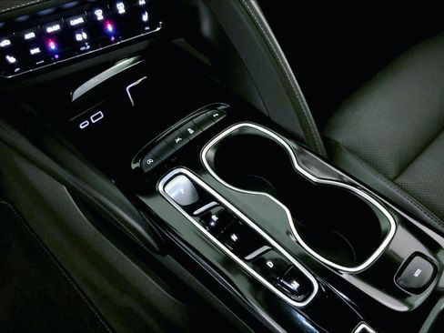 Used 2023 Buick Envision Essence image 17