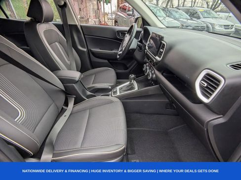 Used 2024 Hyundai Venue Limited image 15
