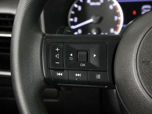 Used 2023 Nissan Rogue S image 26