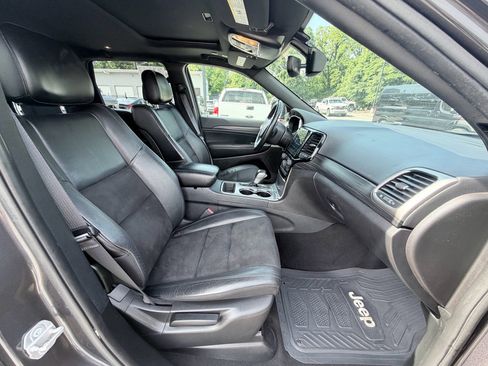 Used 2019 Jeep Grand Cherokee Altitude RWD image 25