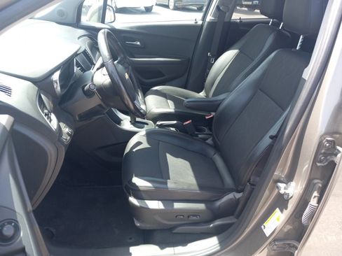 Used 2022 Chevrolet Trax LT w/ Driver Confidence Package AWD/4WD image 5