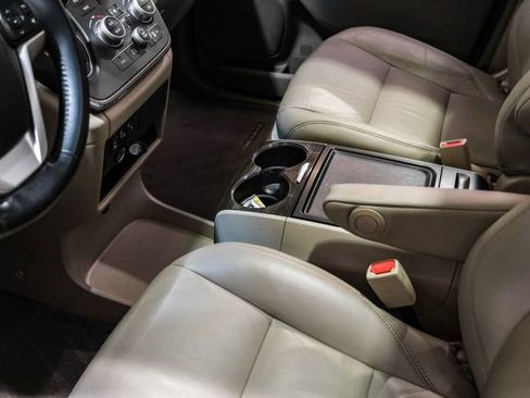 Used 2017 Toyota Sienna XLE Premium image 26