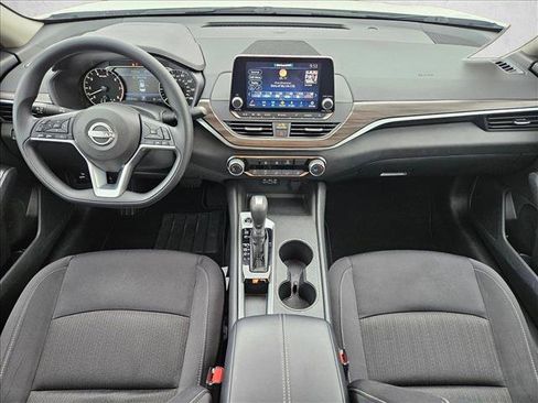 Used 2025 Nissan Altima 2.5 SV image 19
