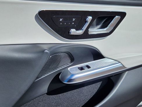 Used 2025 Mercedes-Benz E 450 4MATIC Sedan image 24