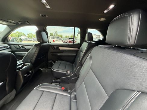 Used 2025 Buick Enclave Preferred FWD image 5