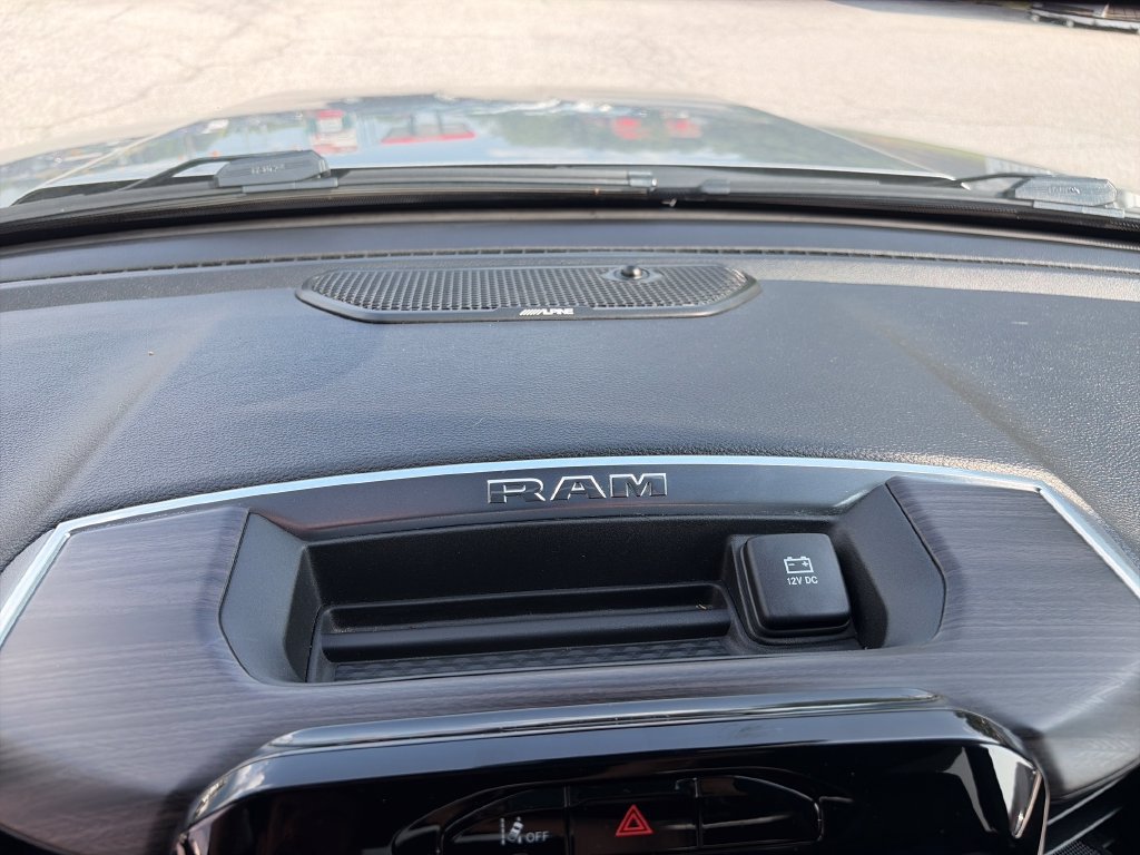 Used 2025 RAM 1500 Laramie AWD/4WD image 38