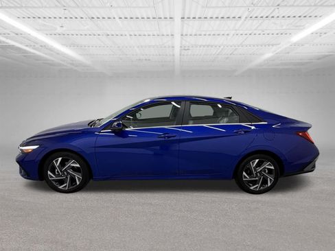 Used 2024 Hyundai Elantra Limited FWD image 2