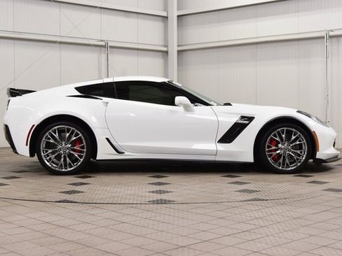 Used 2015 Chevrolet Corvette Z06 w/ 3LZ Preferred Equipment Group image 9