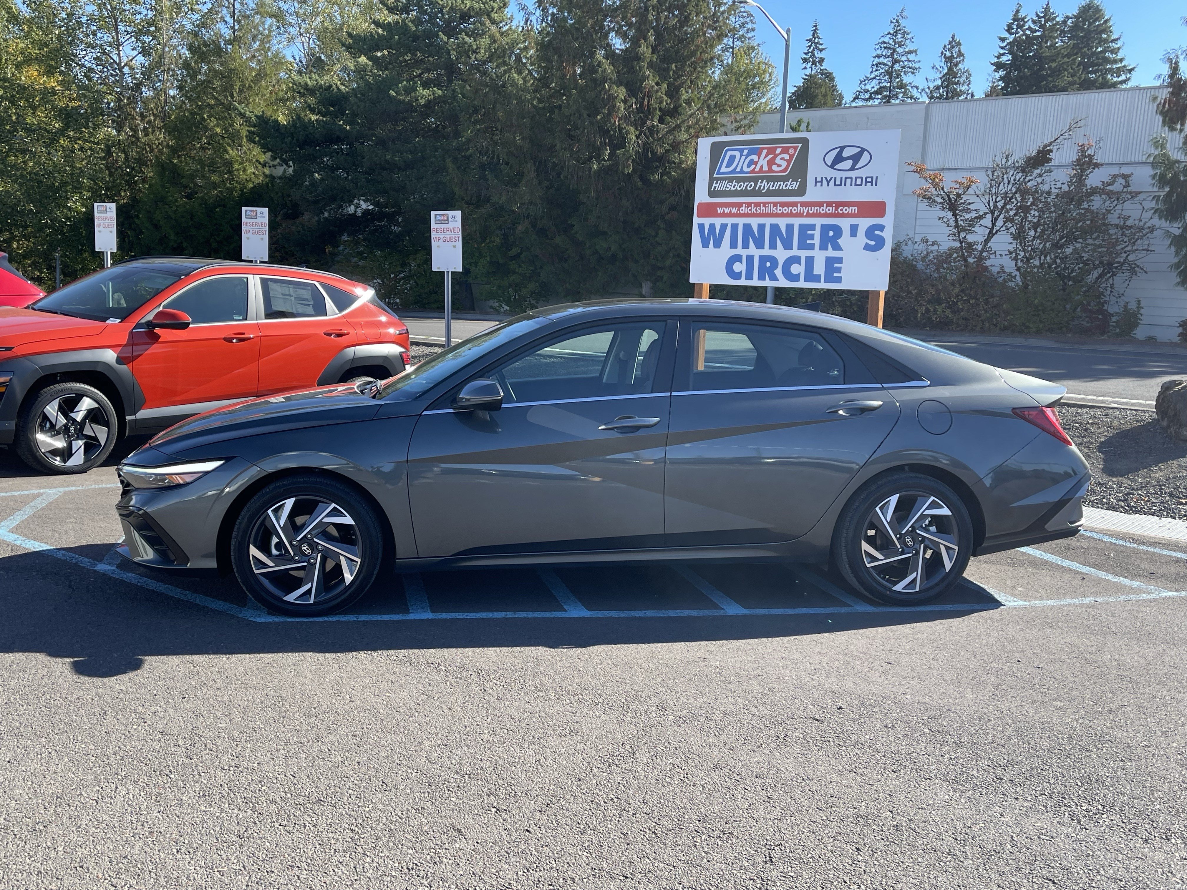 Certified 2025 Hyundai Elantra Limited FWD image 2