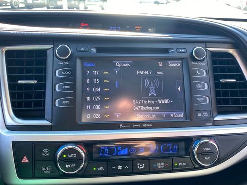 Used 2019 Toyota Highlander SE image 25