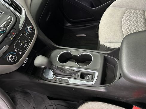 Used 2022 Chevrolet Equinox LS w/ LS Convenience Package FWD image 30