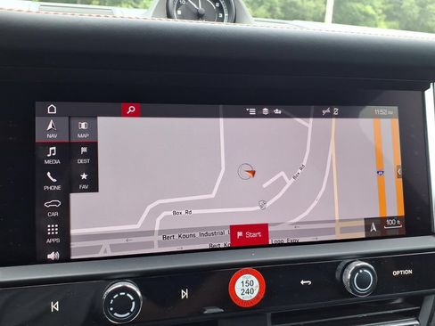 Certified 2024 Porsche Macan AWD/4WD image 28