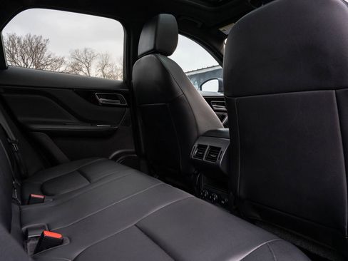 Used 2018 Jaguar F-PACE Premium image 9