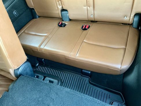 Used 2023 Nissan Pathfinder Platinum w/ Black Appearance Package image 29