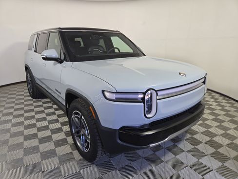 Used 2025 Rivian R1S Adventure image 7