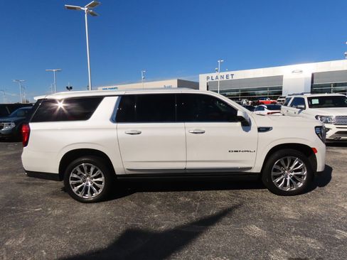 Used 2022 GMC Yukon XL Denali image 10