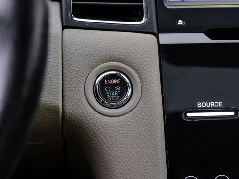 Used 2019 Ford Taurus Limited image 29