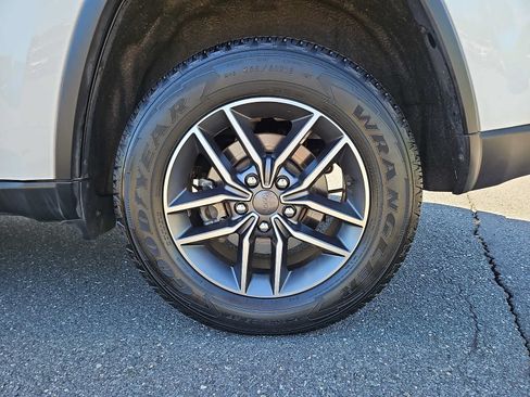 Used 2021 Jeep Grand Cherokee Limited w/ Premium Lighting Group AWD/4WD image 9