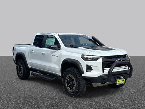 New 2025 Chevrolet Colorado ZR2 w/ Off-Road Front Bumper Package image 3