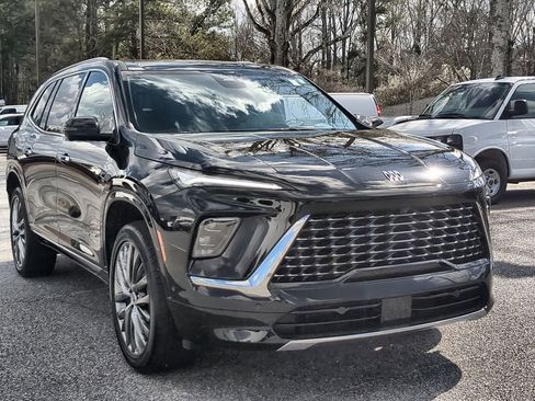 Used 2025 Buick Enclave Avenir w/ Super Cruise Package image 2