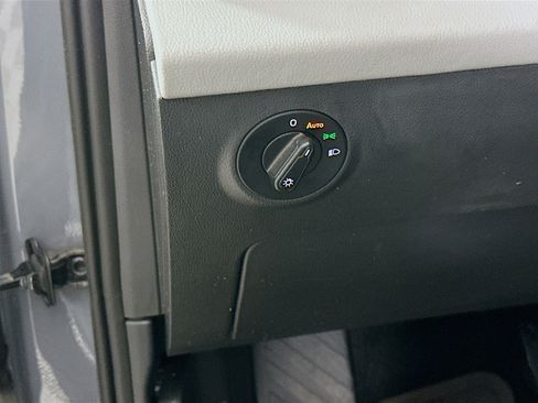 Used 2023 Volkswagen Taos SE w/ Panoramic Sunroof Package image 16